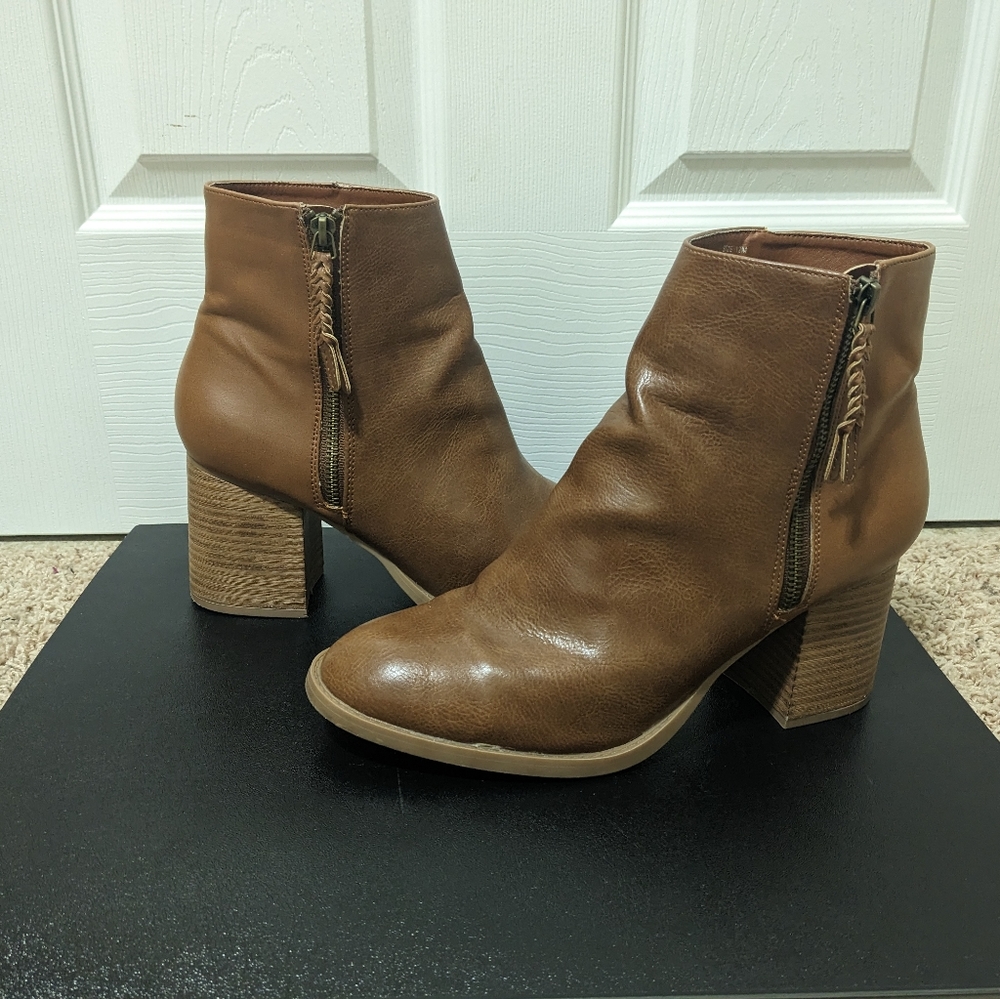 Maurices, Heeled Ankle Boot, Women's Size 12, Cognac